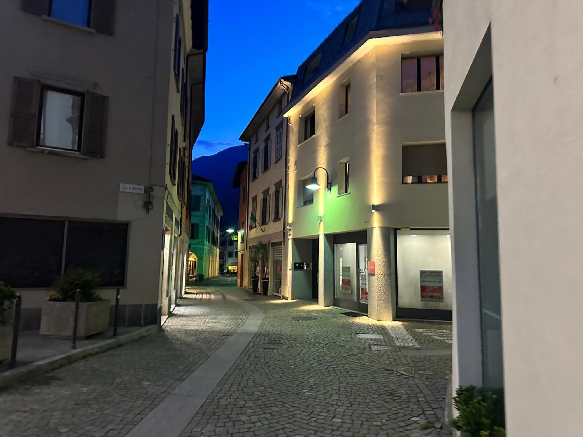 Flat In City Centre Tirano - 10 Minutes From Train Station Buitenkant foto